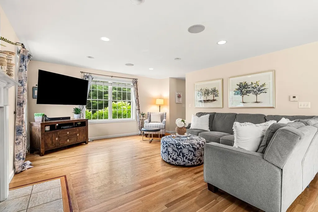 8 Leni Road Windham NH 03087