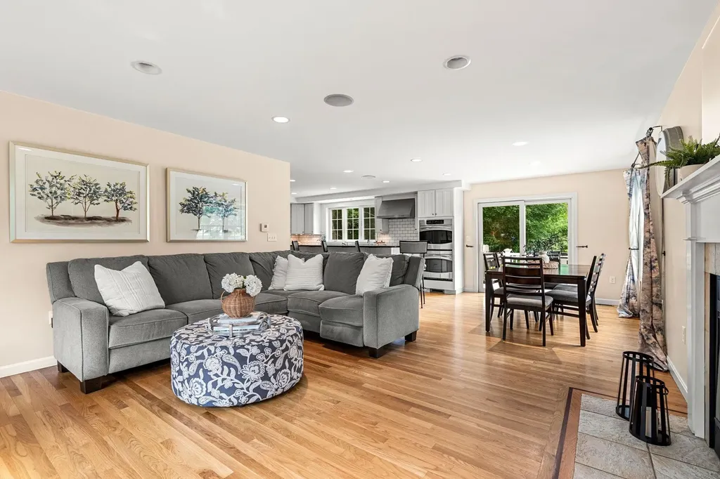 8 Leni Road Windham NH 03087