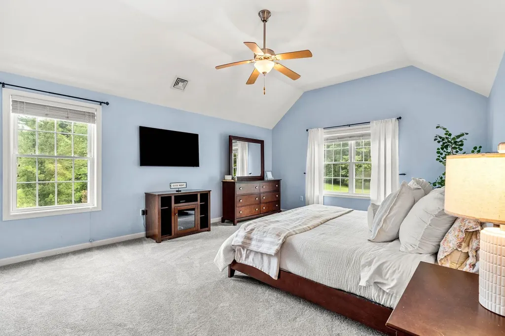 8 Leni Road Windham NH 03087