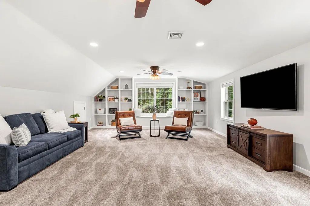 8 Leni Road Windham NH 03087
