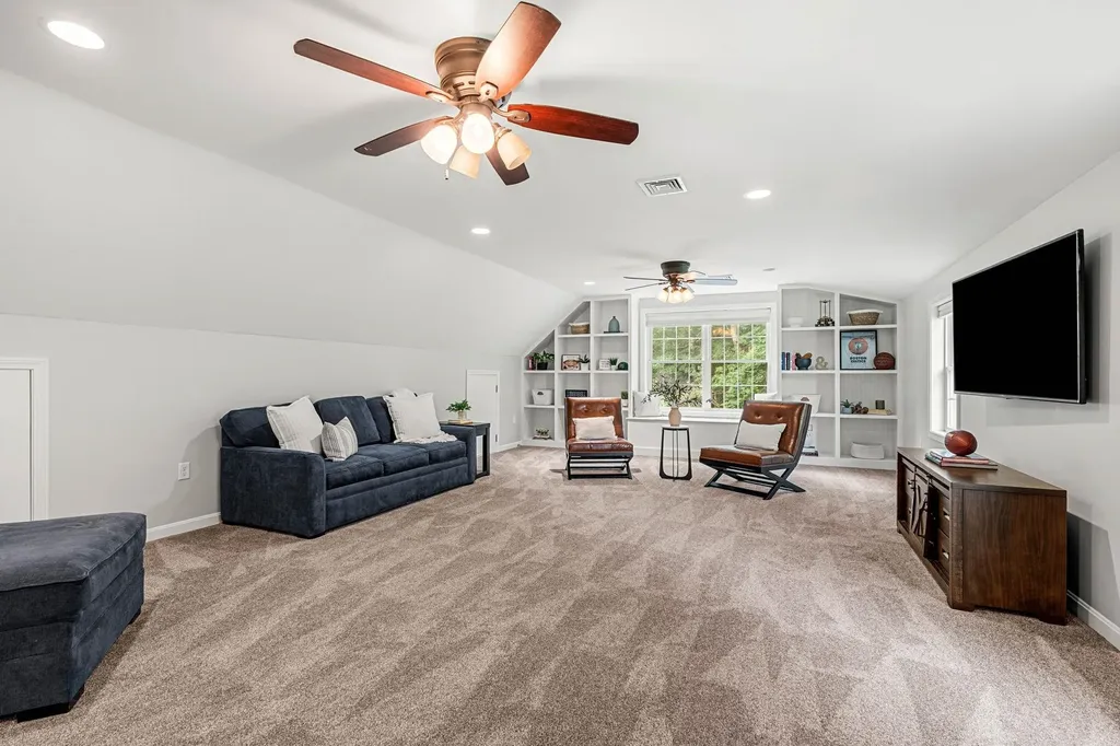 8 Leni Road Windham NH 03087