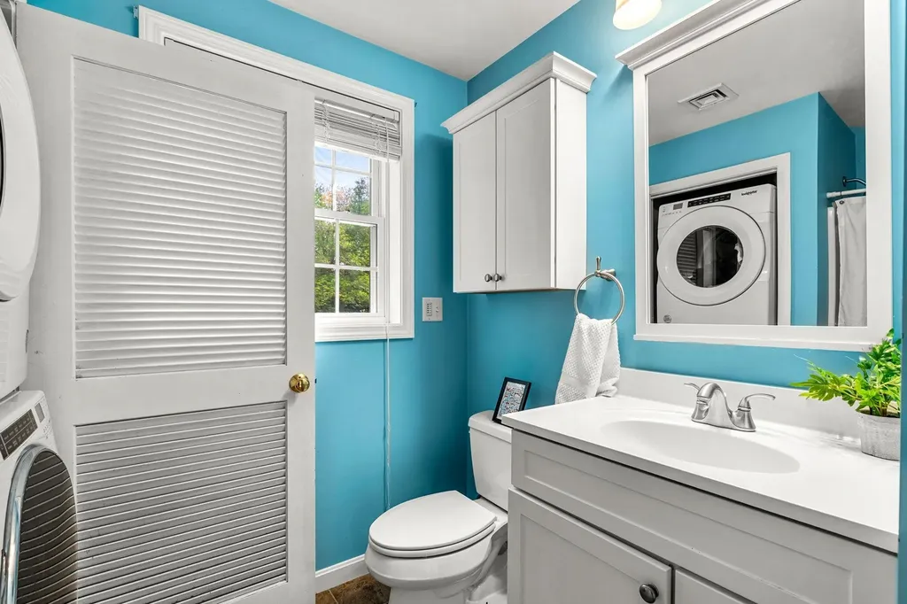 8 Leni Road Windham NH 03087