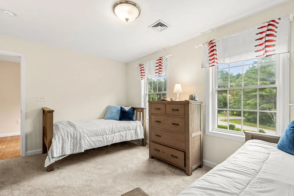 8 Leni Road Windham NH 03087
