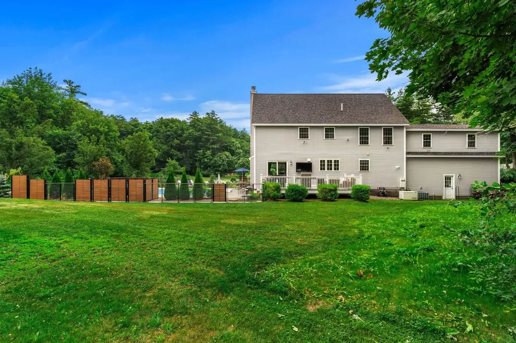 8 Leni Road Windham NH 03087