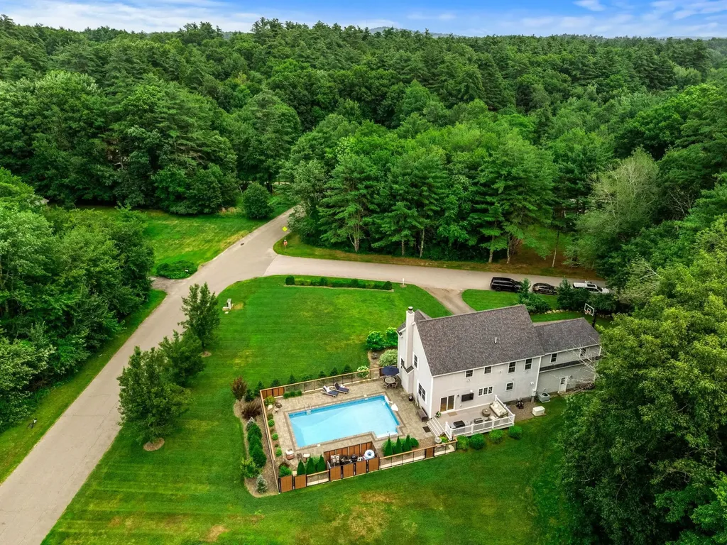 8 Leni Road Windham NH 03087
