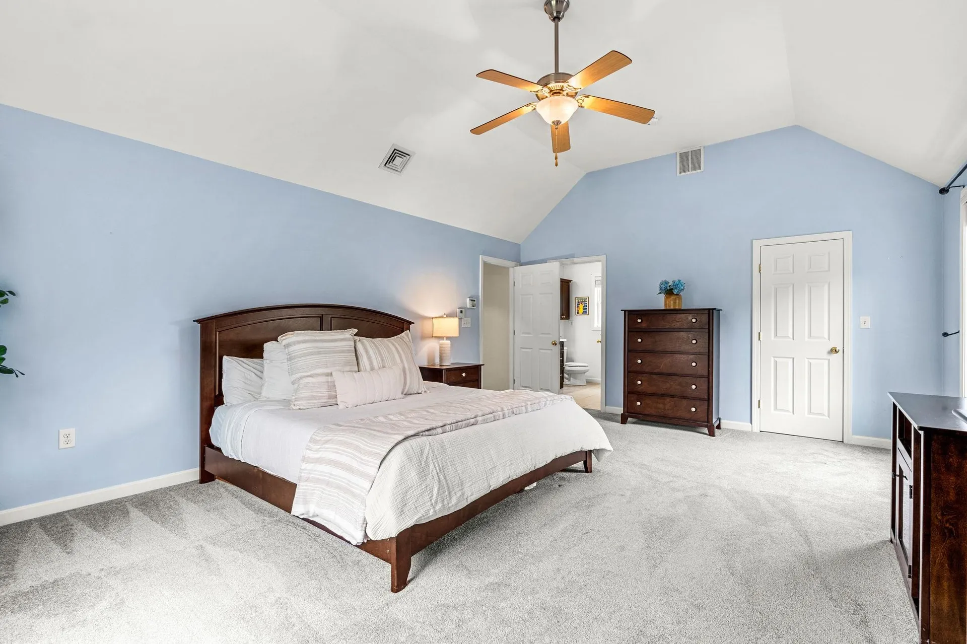 8 Leni Road Windham NH 03087