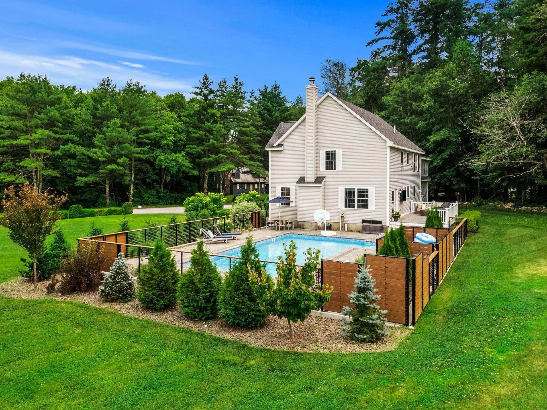 8 Leni Road Windham NH 03087