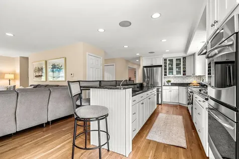 8 Leni Road Windham NH 03087