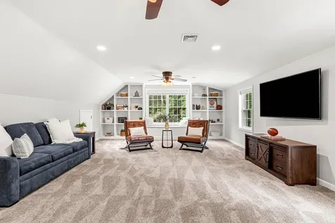 8 Leni Road Windham NH 03087