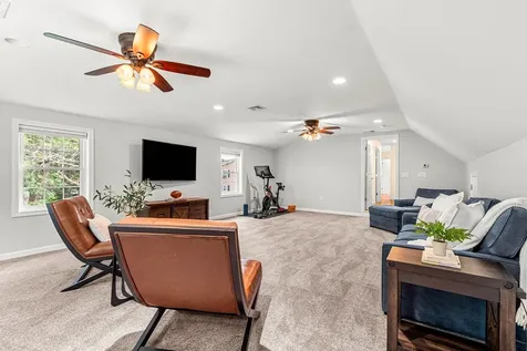 8 Leni Road Windham NH 03087
