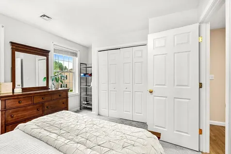 8 Leni Road Windham NH 03087