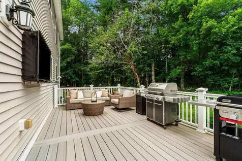 8 Leni Road Windham NH 03087