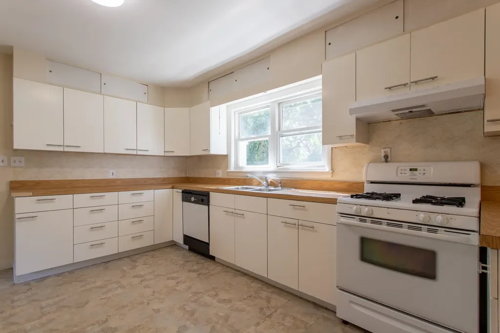 16 Tuck Road Hampton NH 03842
