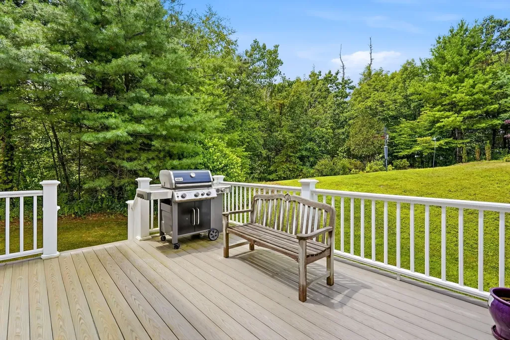 14 Sweet William Circle Nashua NH 03062