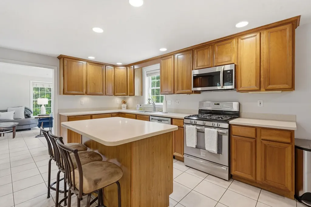 14 Sweet William Circle Nashua NH 03062