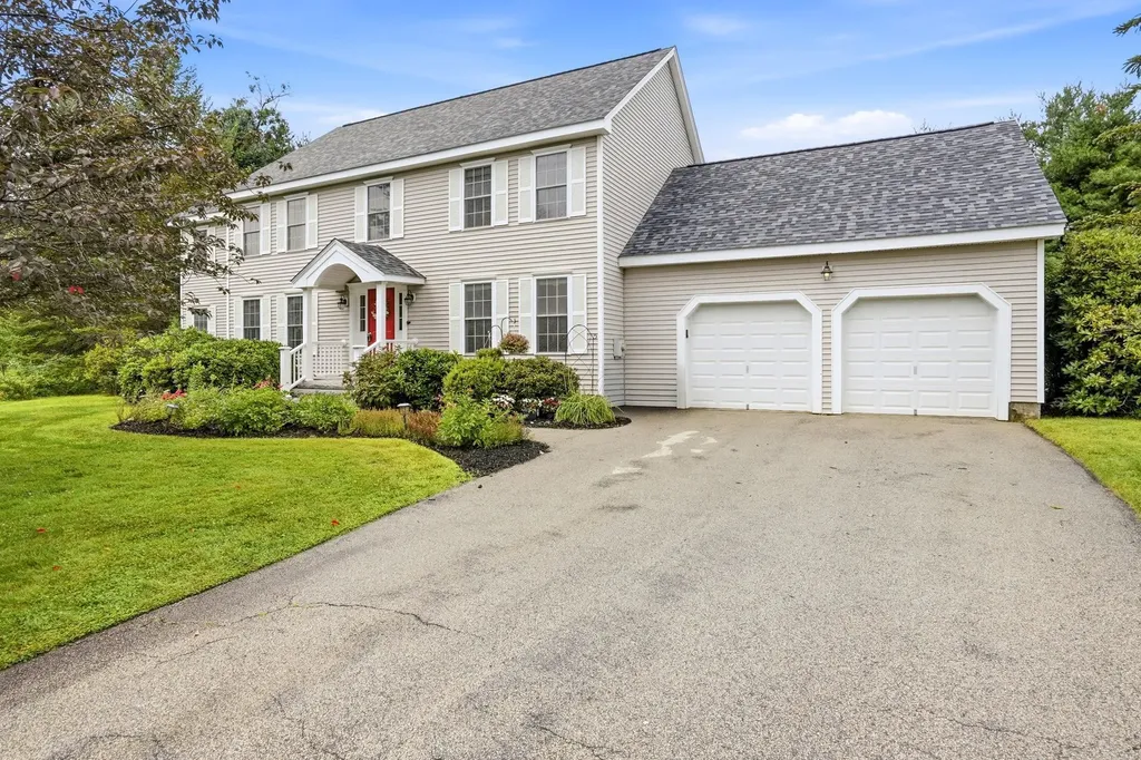14 Sweet William Circle Nashua NH 03062