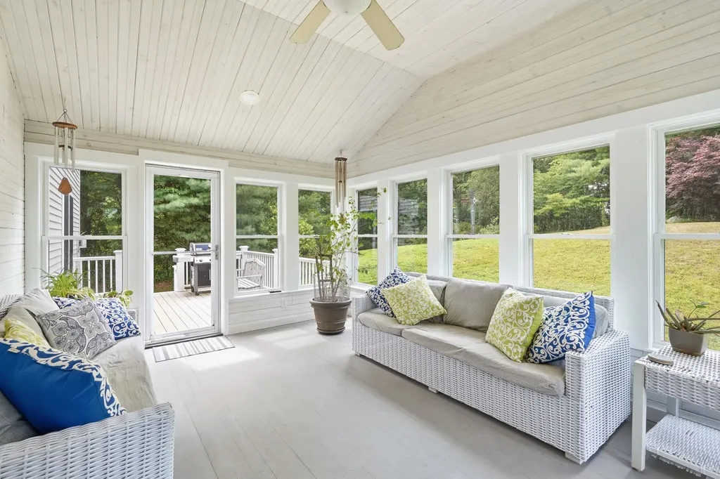 14 Sweet William Circle Nashua NH 03062