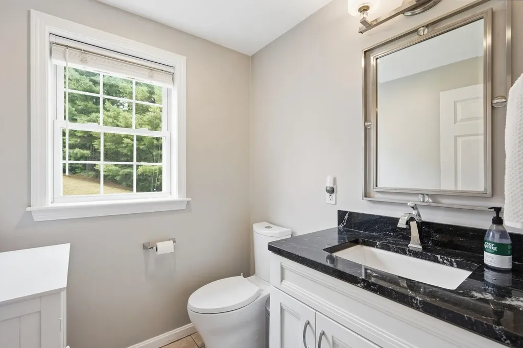 14 Sweet William Circle Nashua NH 03062