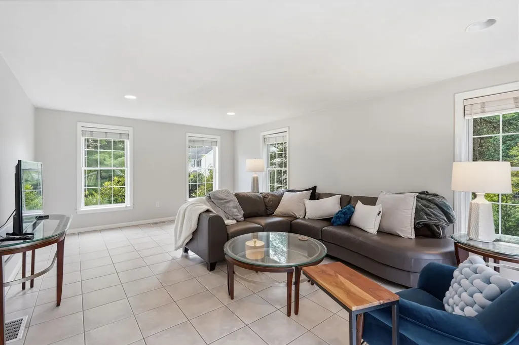 14 Sweet William Circle Nashua NH 03062