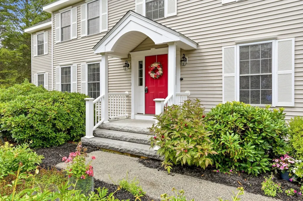 14 Sweet William Circle Nashua NH 03062