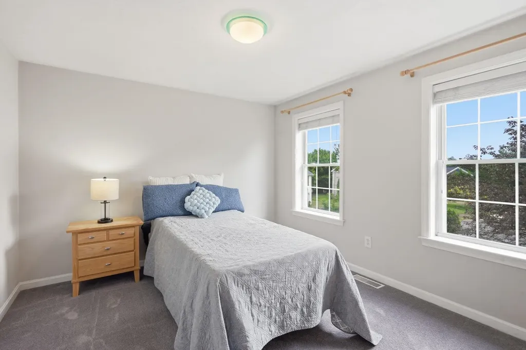 14 Sweet William Circle Nashua NH 03062