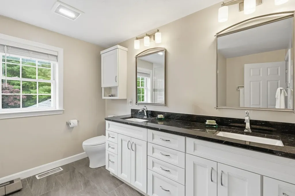 14 Sweet William Circle Nashua NH 03062
