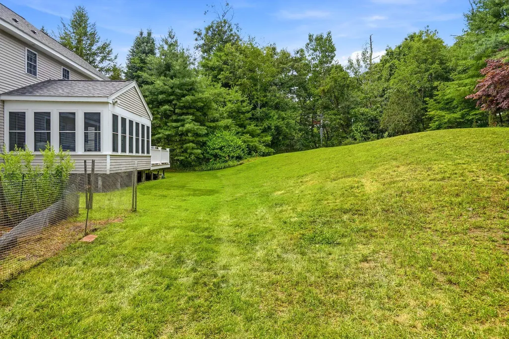 14 Sweet William Circle Nashua NH 03062