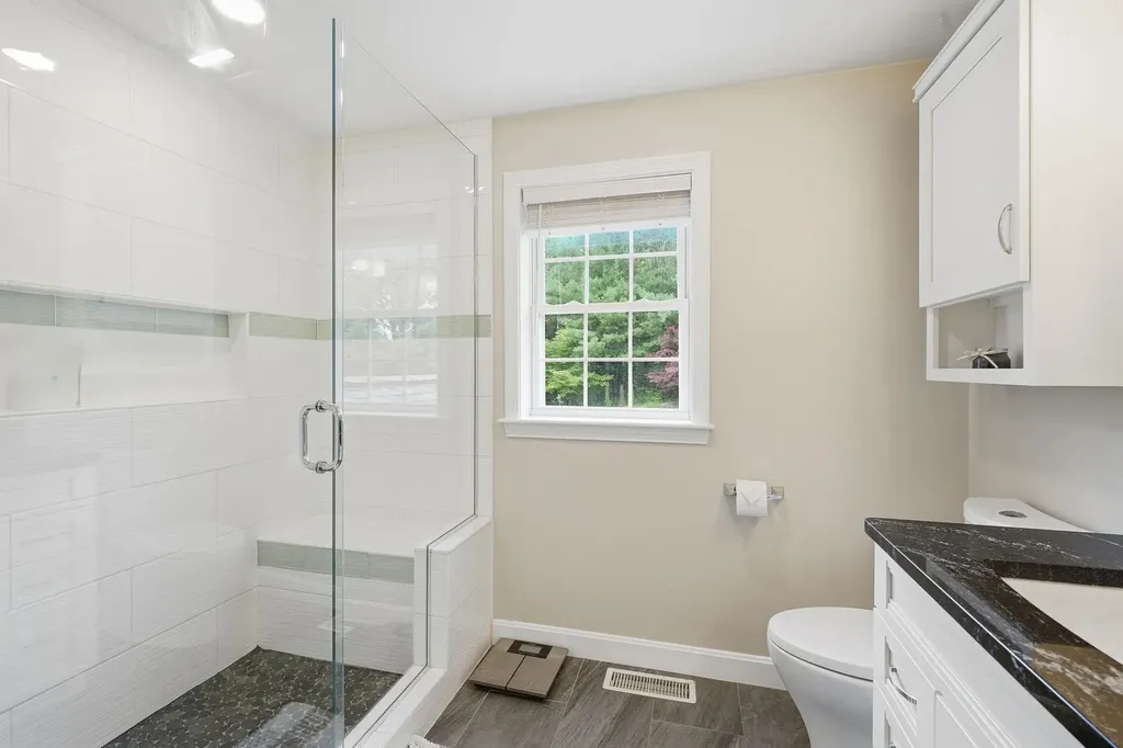 14 Sweet William Circle Nashua NH 03062