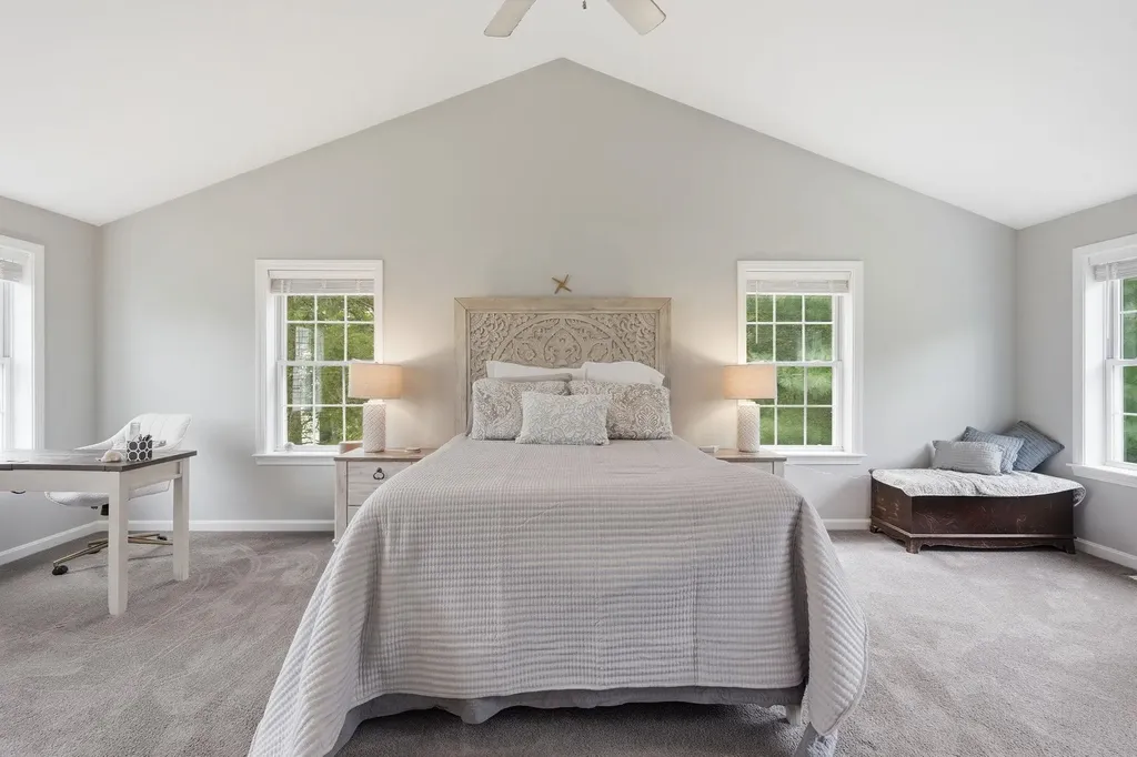 14 Sweet William Circle Nashua NH 03062