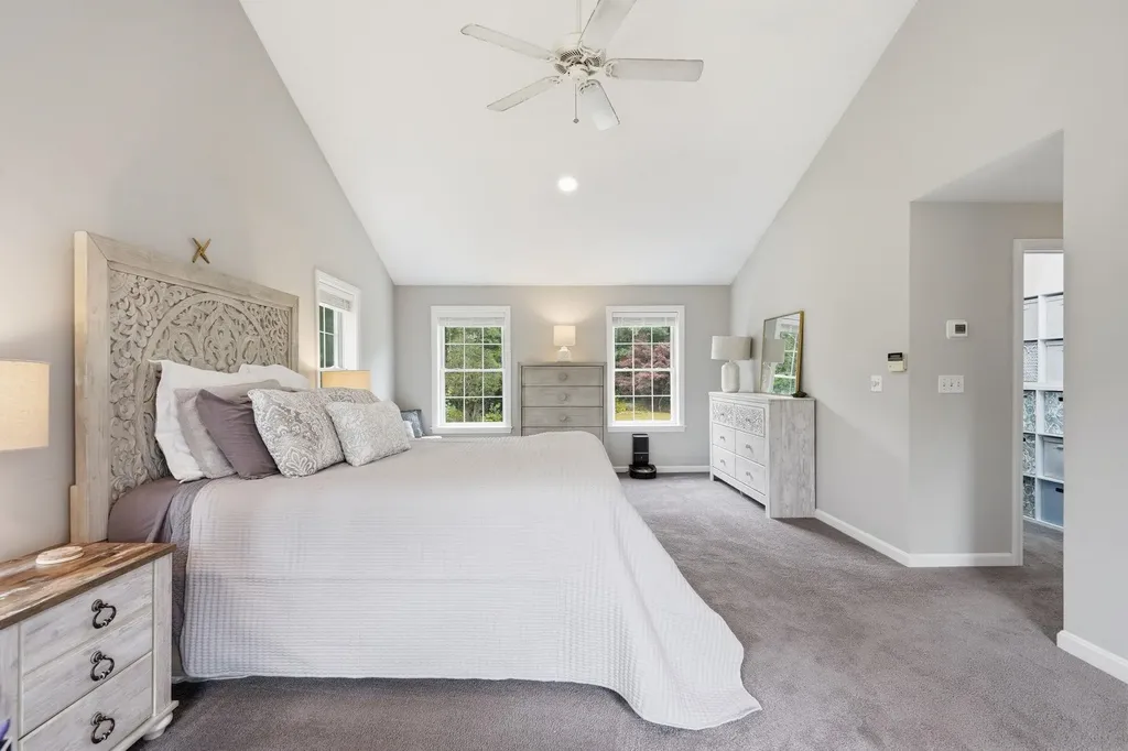 14 Sweet William Circle Nashua NH 03062