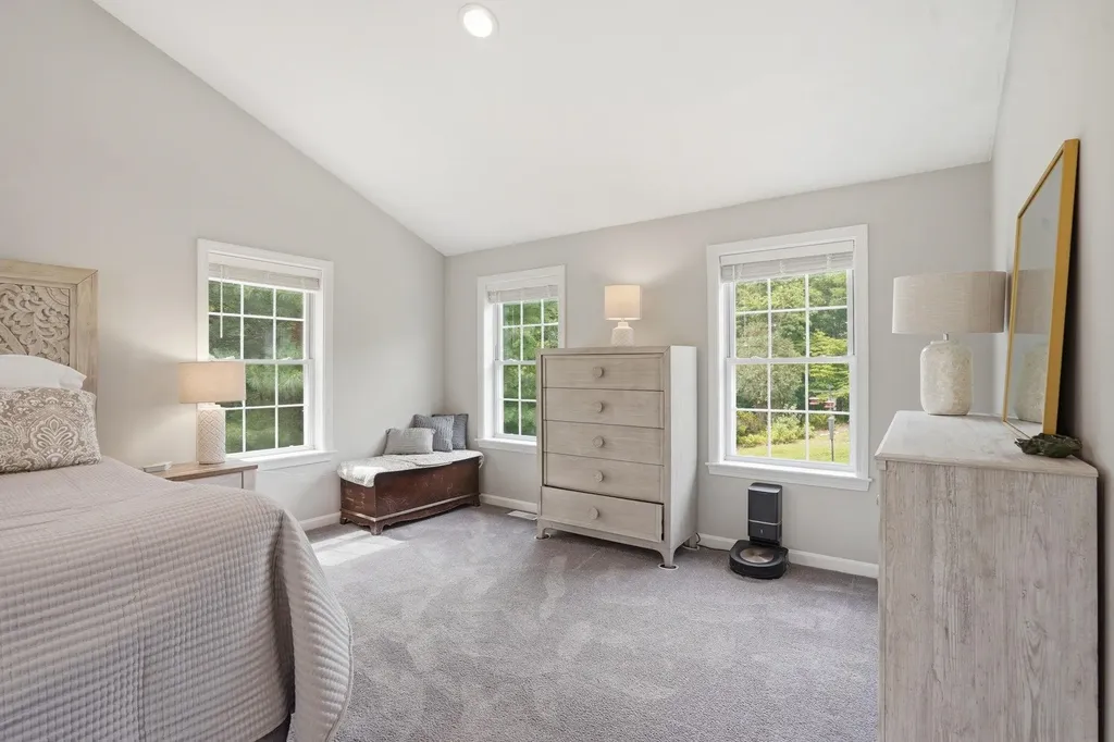 14 Sweet William Circle Nashua NH 03062