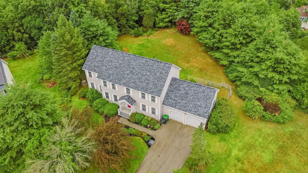 14 Sweet William Circle Nashua NH 03062