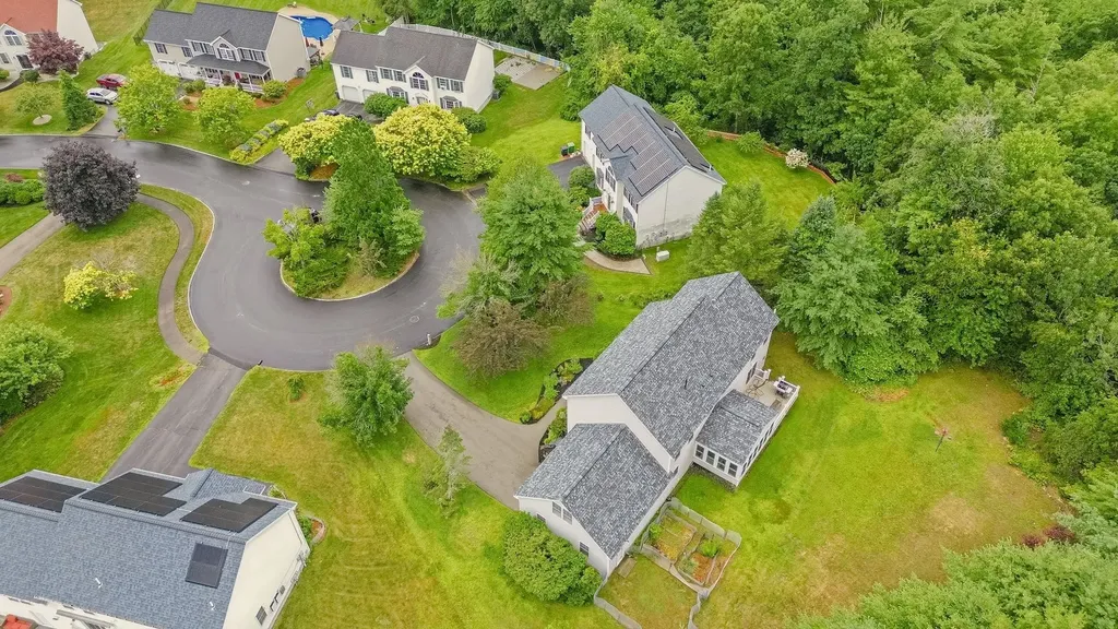 14 Sweet William Circle Nashua NH 03062