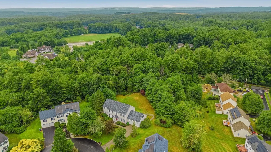 14 Sweet William Circle Nashua NH 03062