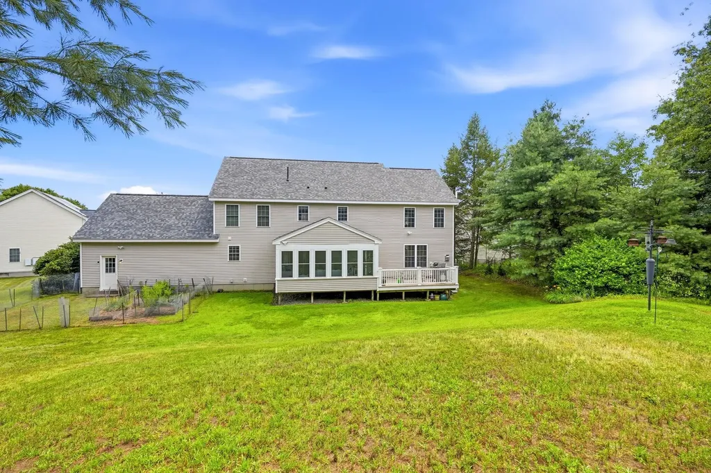 14 Sweet William Circle Nashua NH 03062
