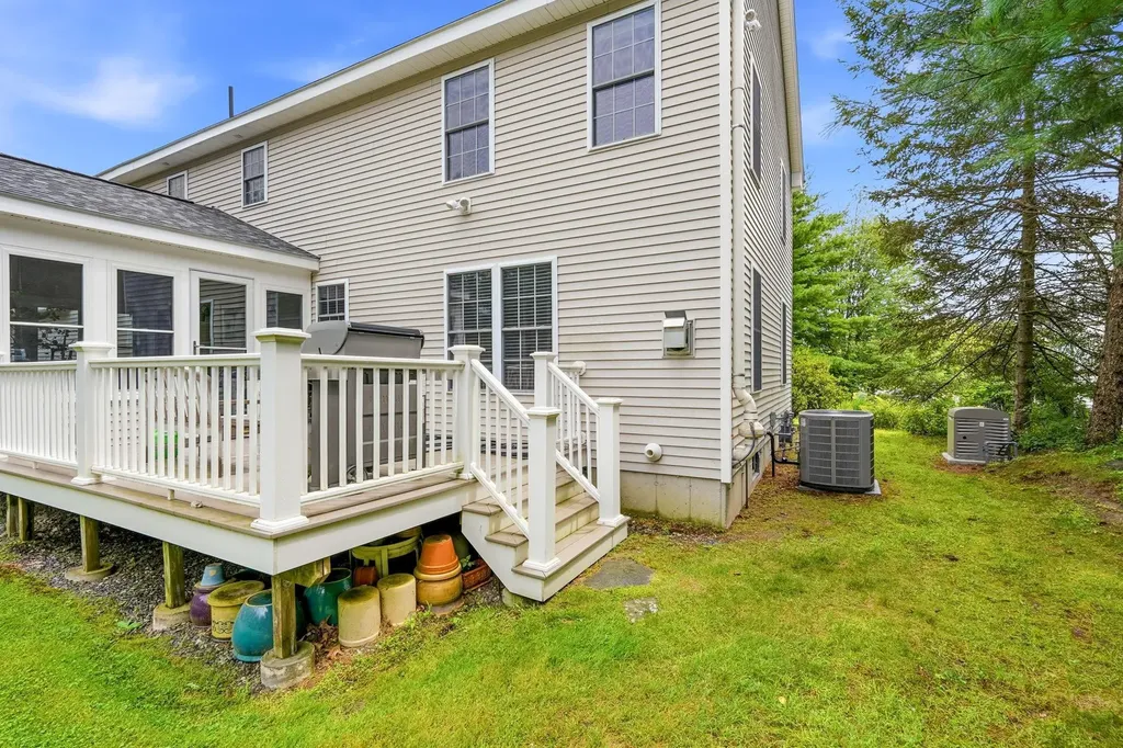 14 Sweet William Circle Nashua NH 03062