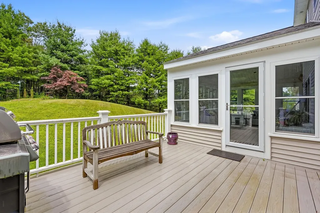 14 Sweet William Circle Nashua NH 03062
