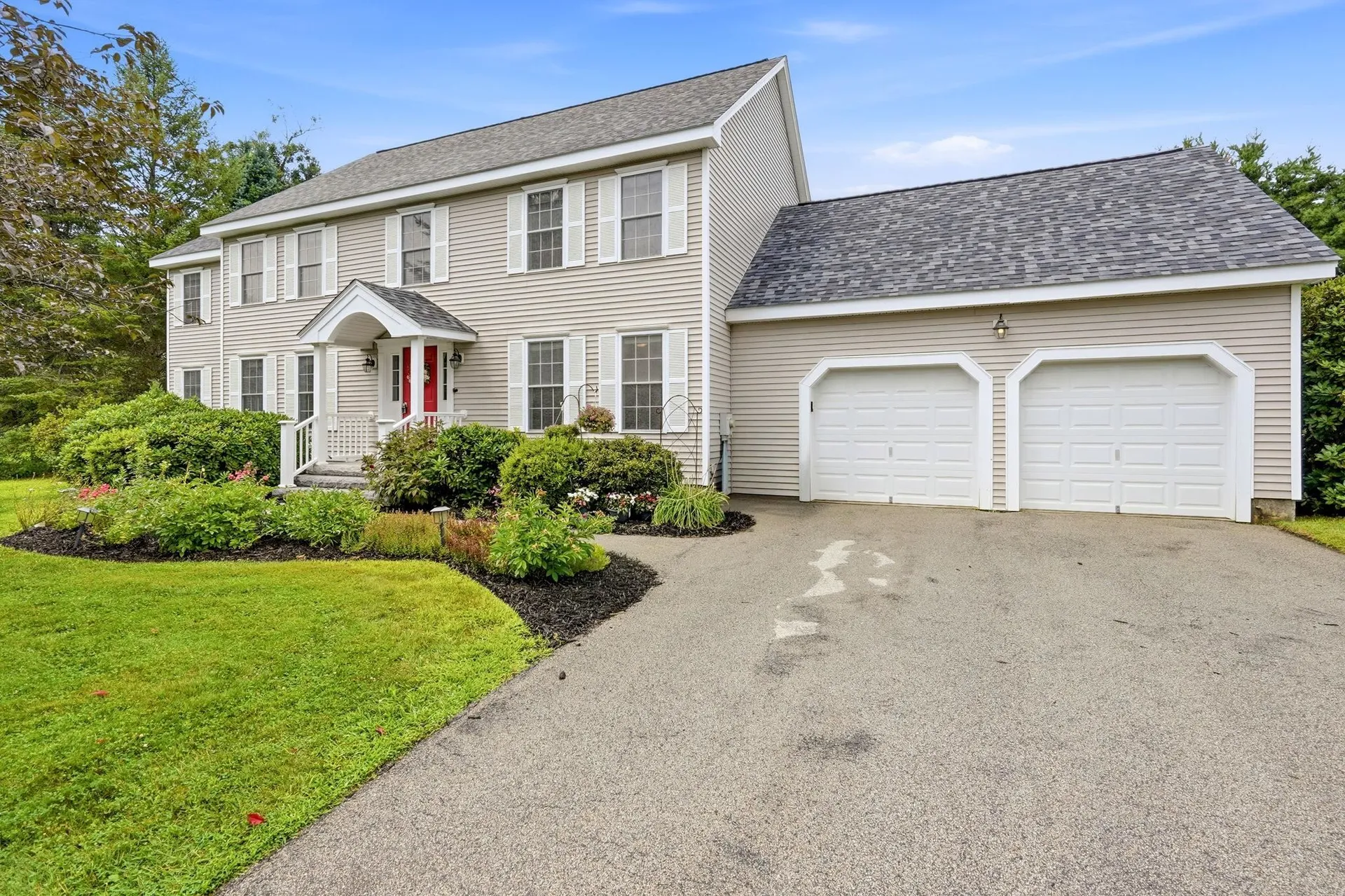 14 Sweet William Circle Nashua NH 03062