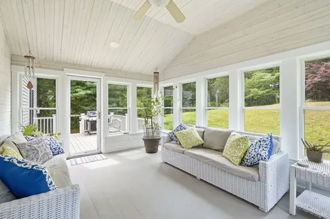 14 Sweet William Circle Nashua NH 03062