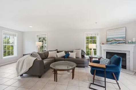 14 Sweet William Circle Nashua NH 03062
