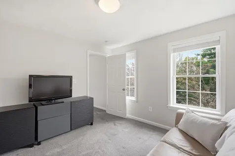 14 Sweet William Circle Nashua NH 03062