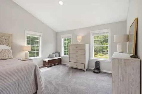 14 Sweet William Circle Nashua NH 03062