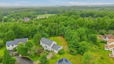 14 Sweet William Circle Nashua NH 03062
