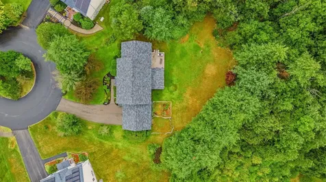 14 Sweet William Circle Nashua NH 03062
