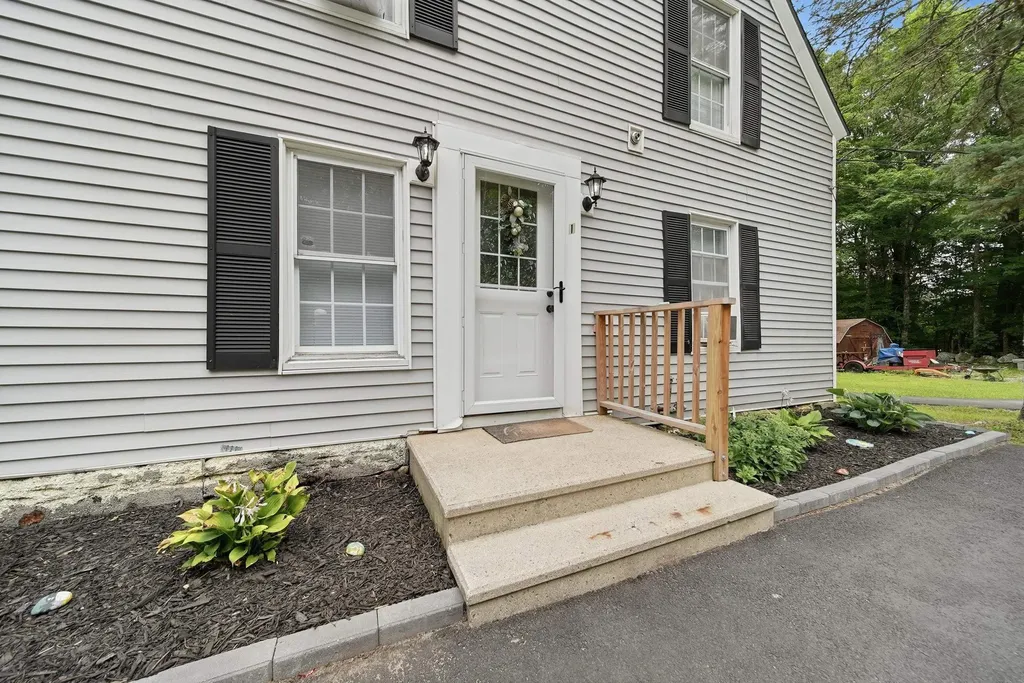 88 Chuck Street Weare NH 03281
