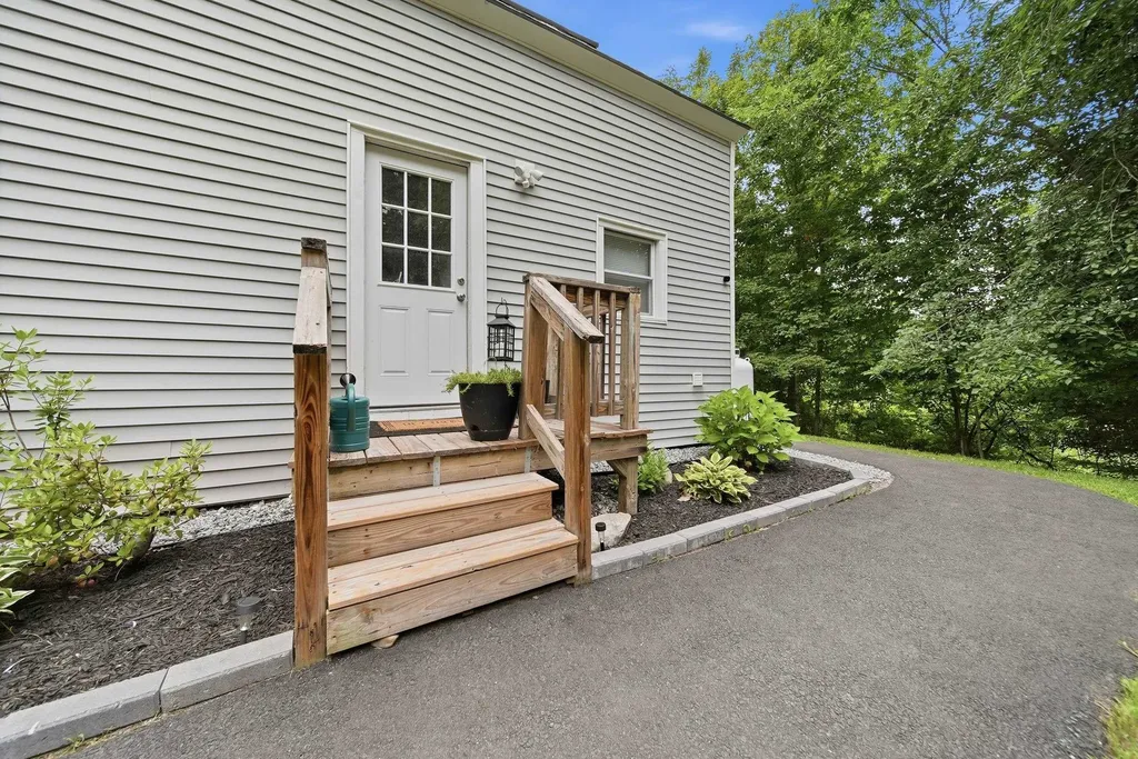 88 Chuck Street Weare NH 03281