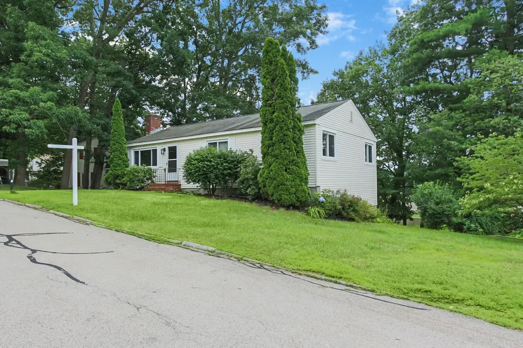 9 Judith Drive Nashua NH 03062