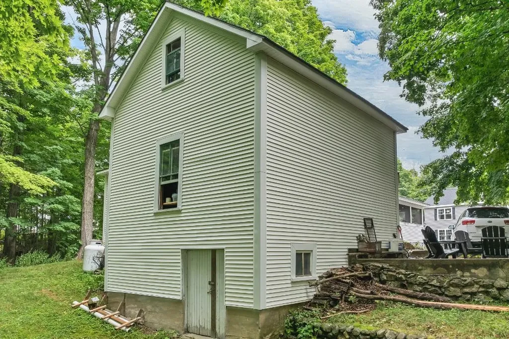 19 Stevens Avenue Meredith NH 03253