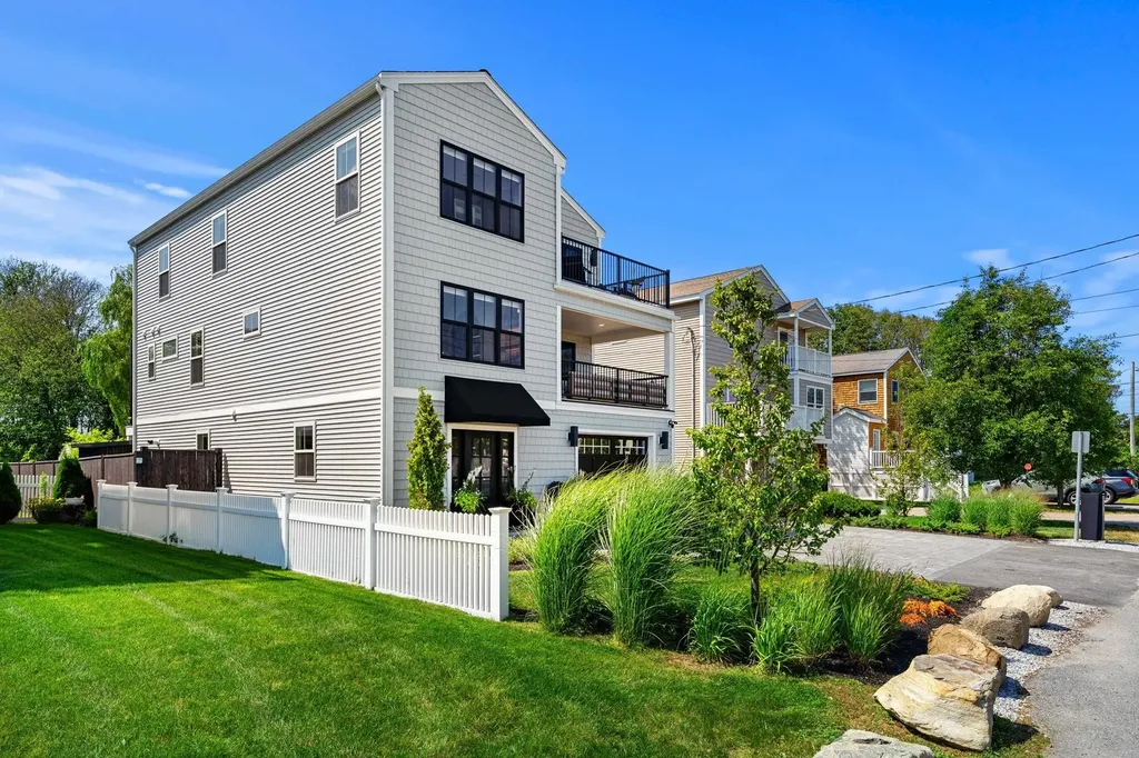 82 Kings Highway Hampton NH 03842
