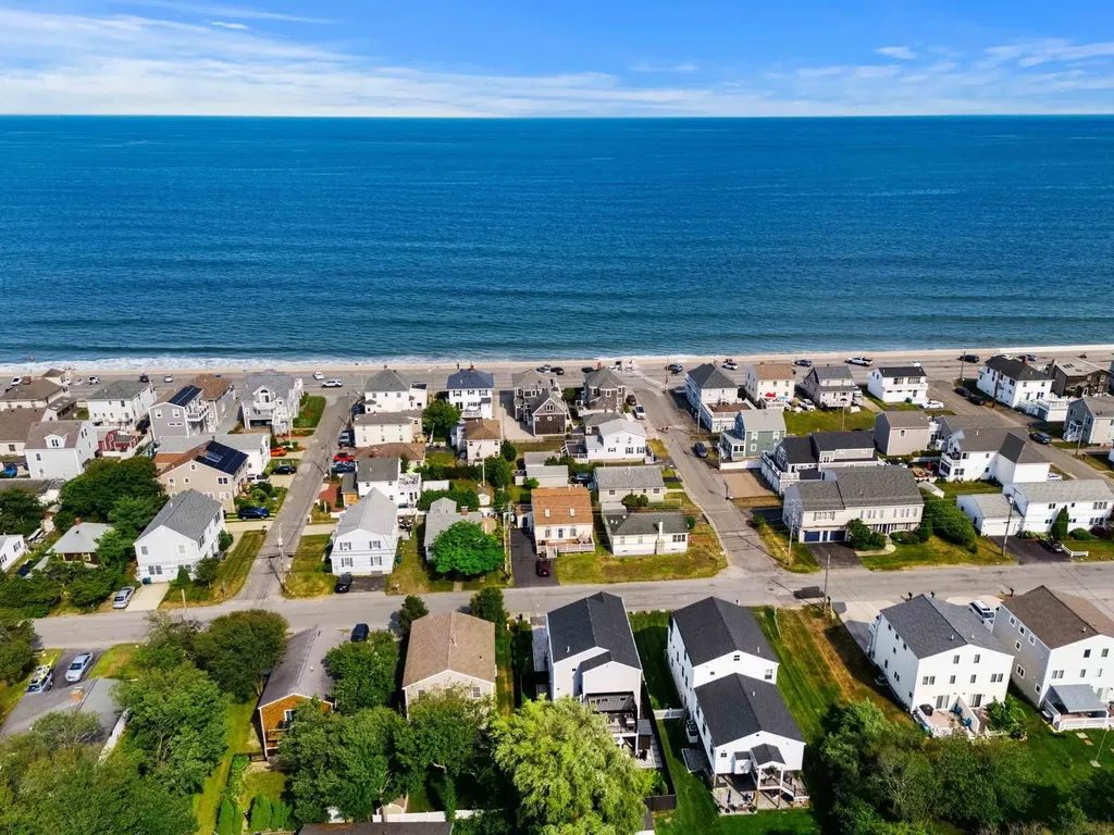 82 Kings Highway Hampton NH 03842
